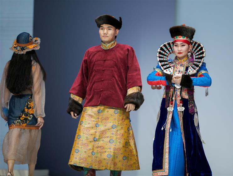 蒙古族服装服饰艺术节展示“写在身上的历史”